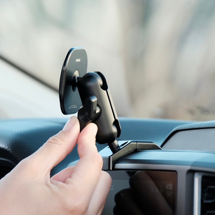 Offroam MagSafe-compatible phone mount, detail view
