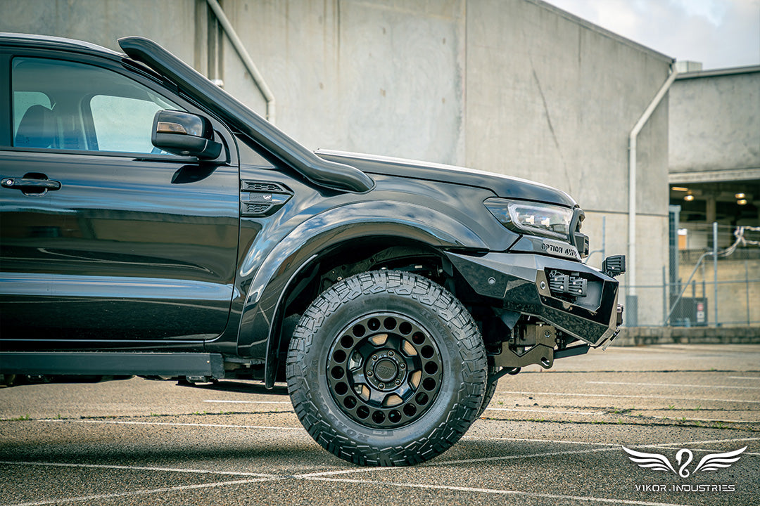Side view of the VIKOR snorkel on a black Ford Everest