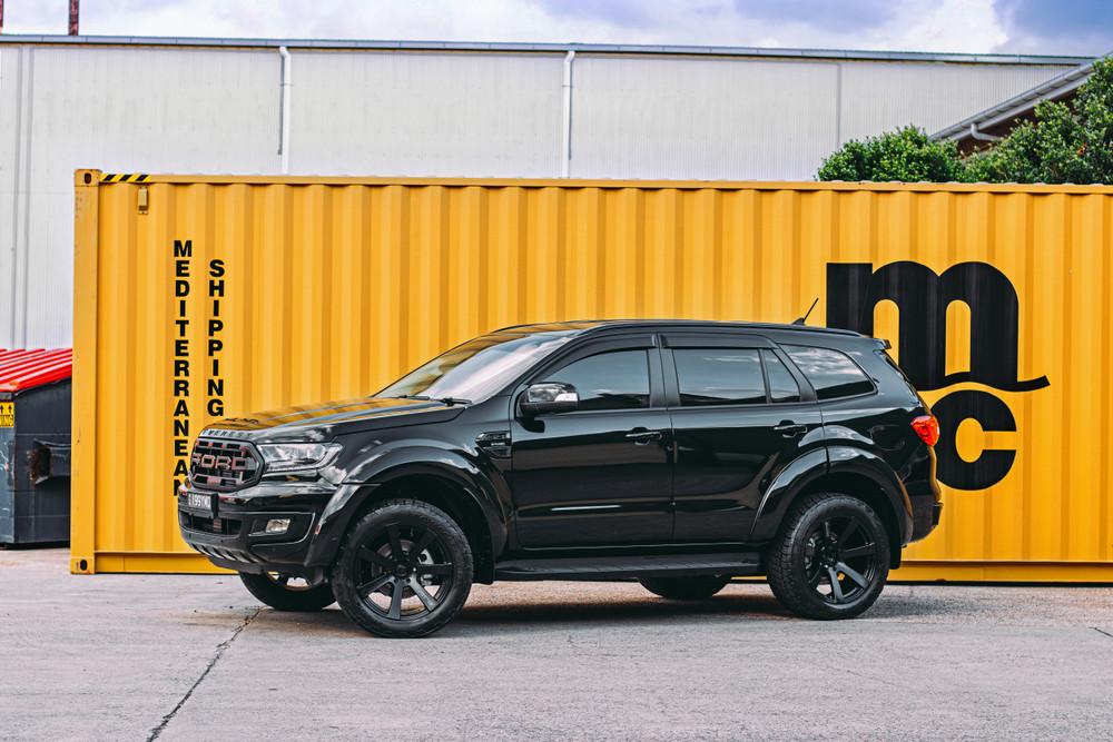 Fender Flares on the Ford Everest UA, fitted on the vehicle