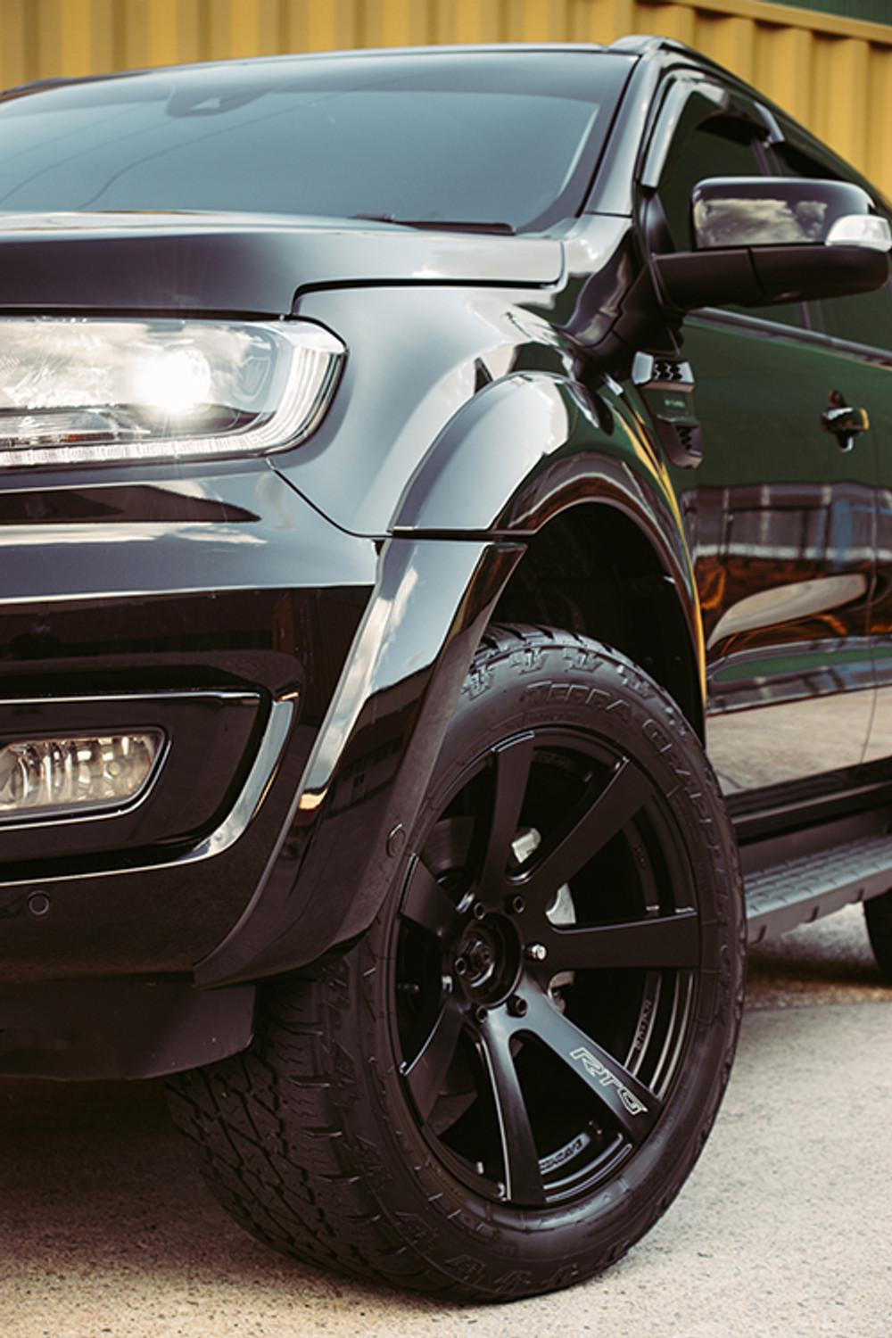 Fender Flares on the Ford Everest UA, mounting detail
