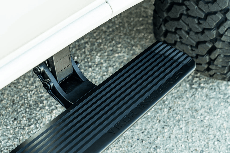 VIKOR electric side steps fitted to a Ford F-150 (2021-2024)