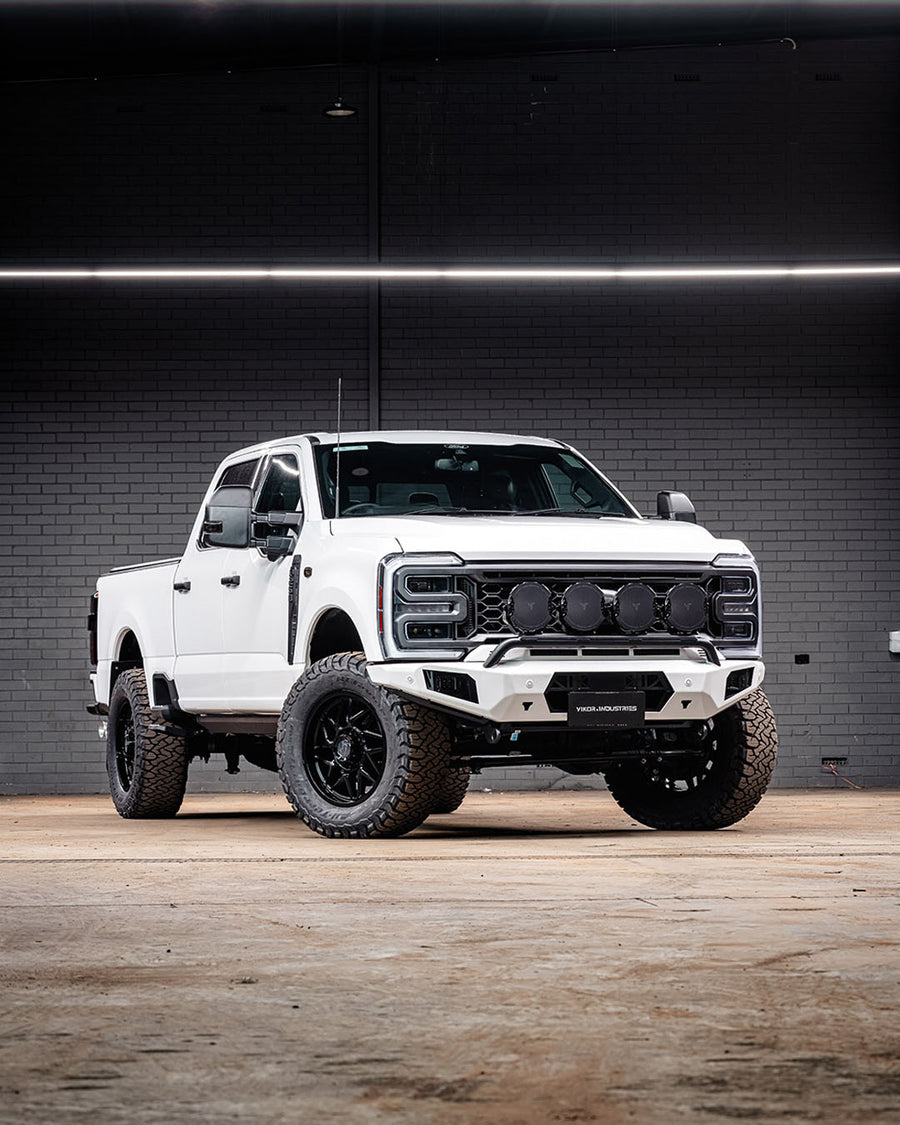 Ford F-250 with VIKOR Diablo pre-runner bull bar and Spartan spotlights
